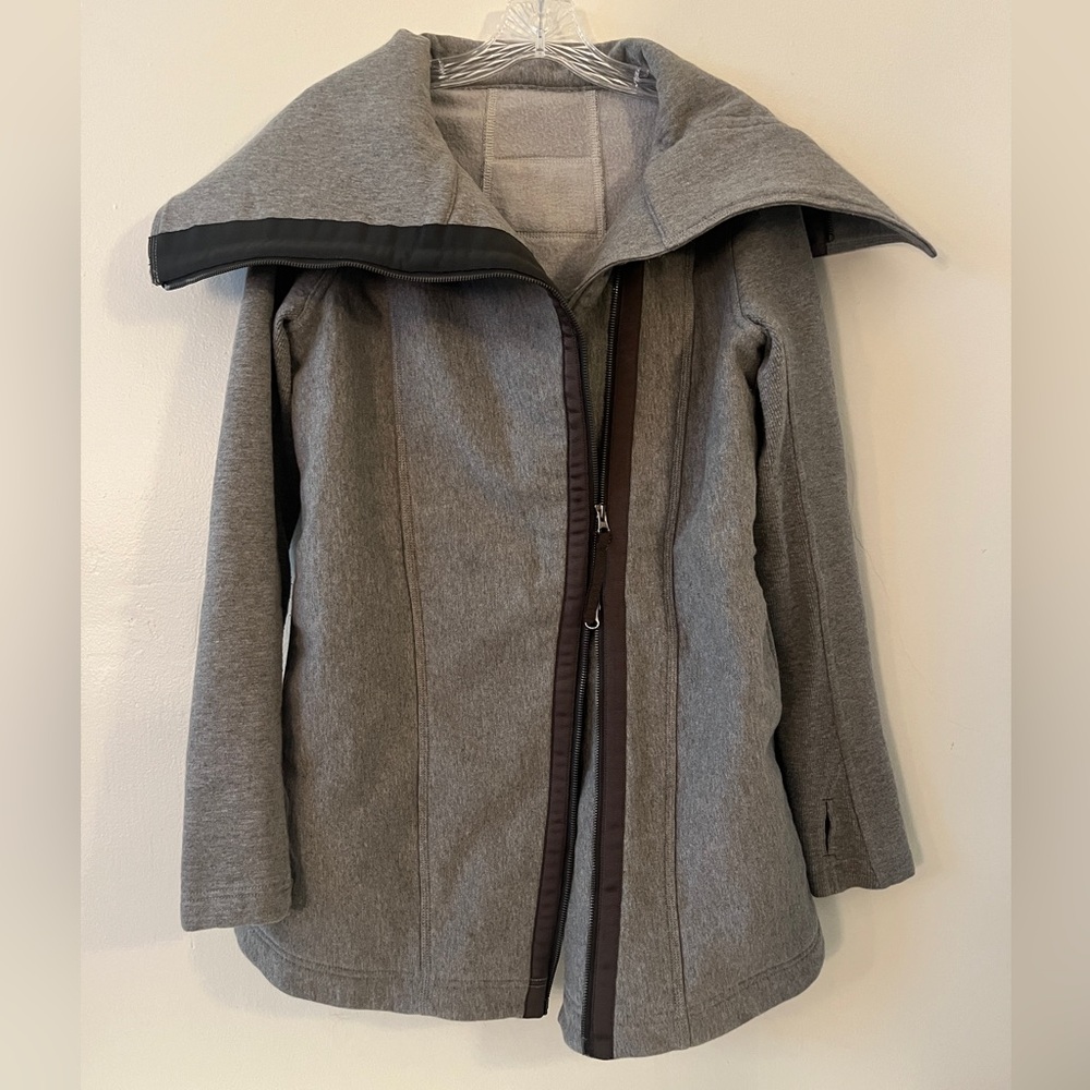 LuLuLemon A-Line Thumbie Sweatshirt w huge Collar